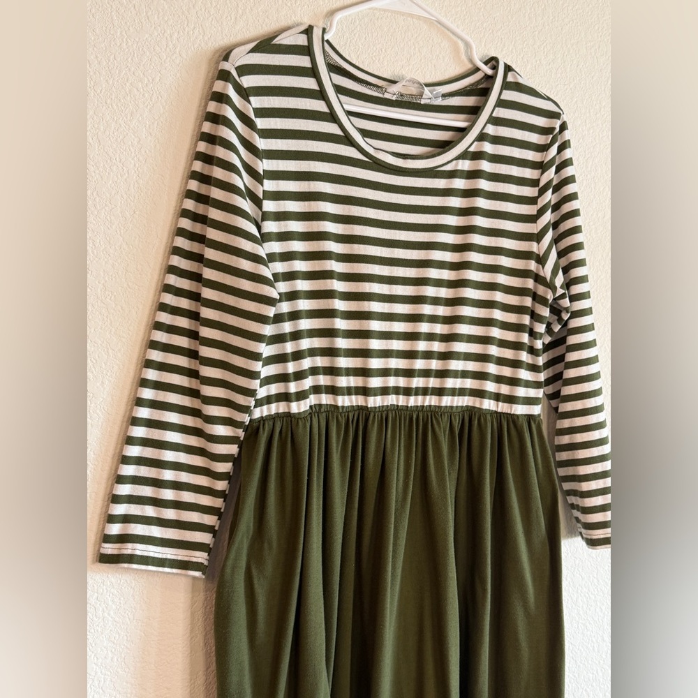 Chic Forest Stripes & Olive Sway – Vidarton XL Midi Dress w/ Pockets 🌿Preloved - Picture 11 of 12